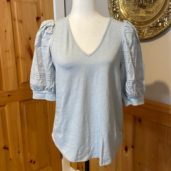 Lace sleeved v-neck top - Picture 1 of 7
